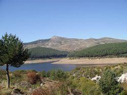 Ruta de Candelario al pantano de Navamuño por Puentenueva Ruta de Candelario al pantano de Navamuño por Puentenueva