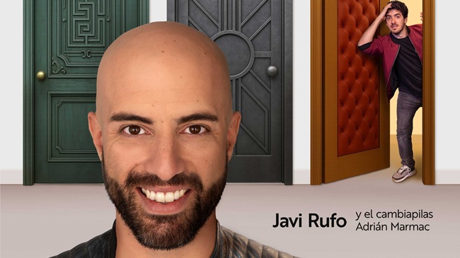 Javi Rufo sonriendo en el cartel del espectáculo Magia en Juego en el Teatro Real Carlos III de Aranjuez.