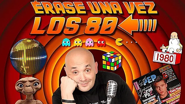 Cartel del monólogo "Érase una vez los 80" con Jorge Santini, incluyendo iconos de Pac-Man, un cubo de Rubik y referencias nostálgicas de la época.